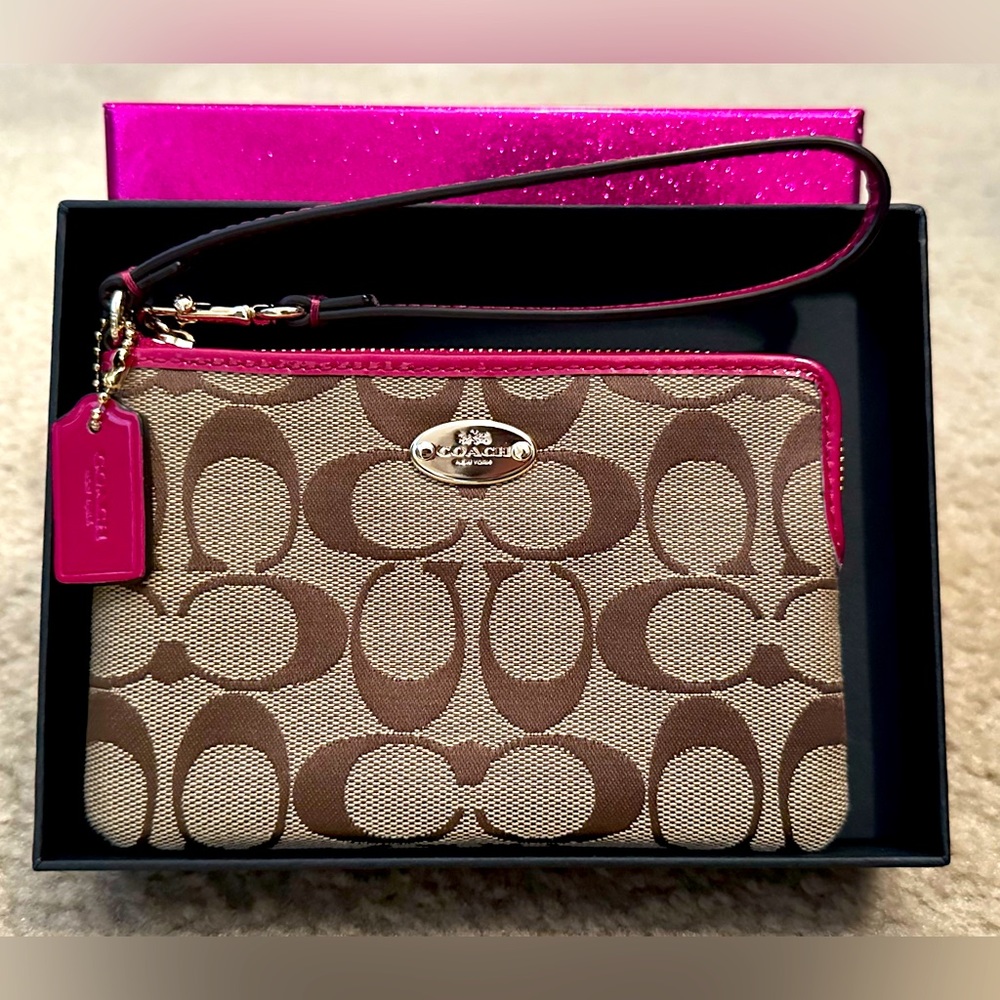 NEW Coach Corner Zip Wristlet